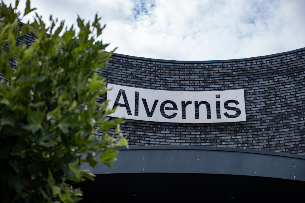 Signing bedrijfspand logo Alvernis